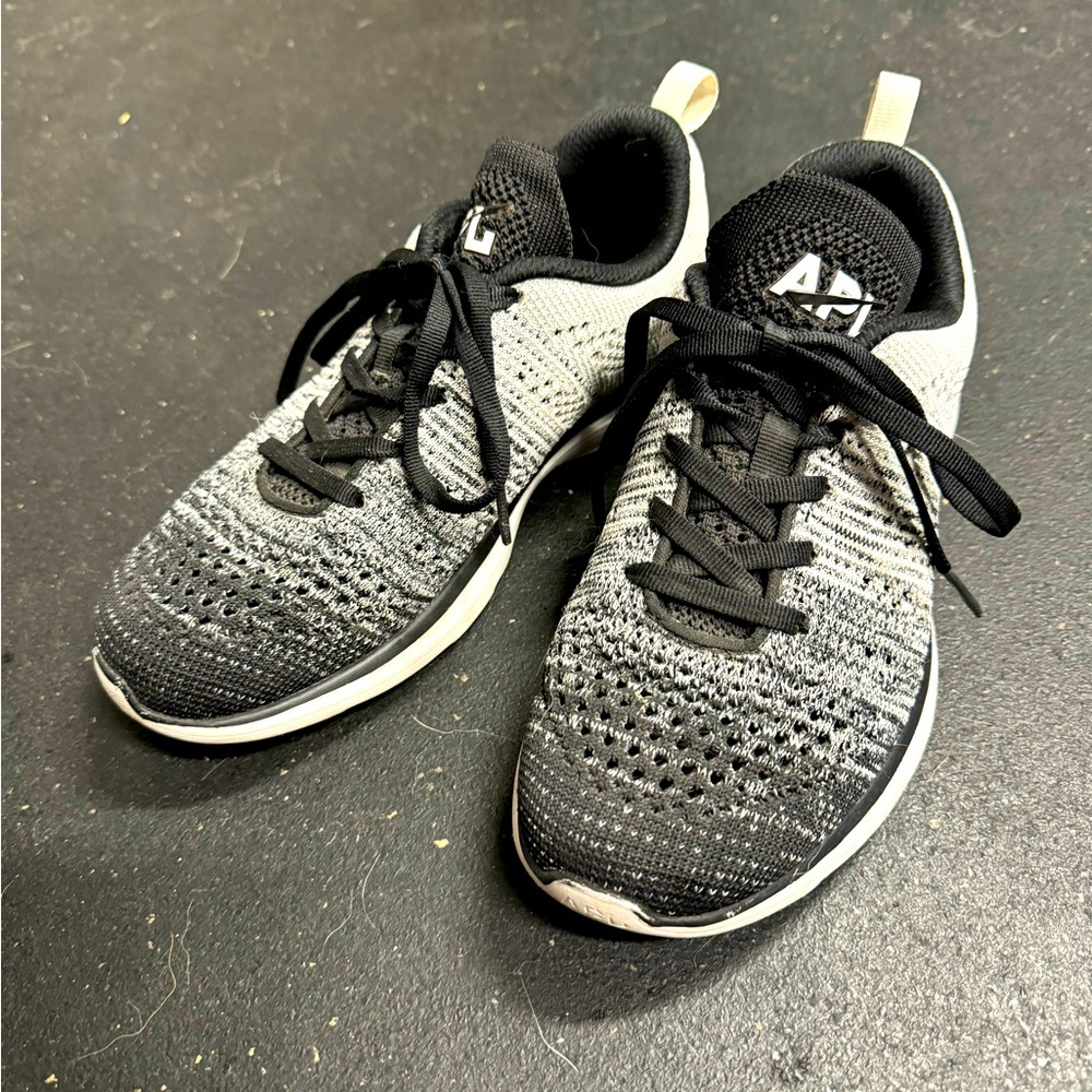 APL size 7 tennis shoes